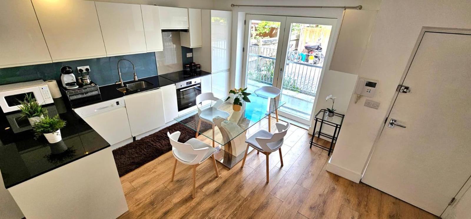 Oliver Double Homestay London